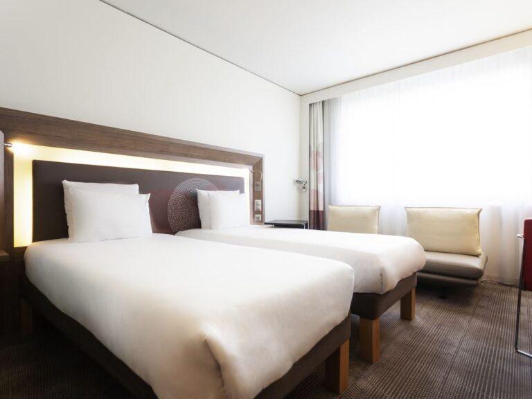 https://www.accorhotels.com/8215