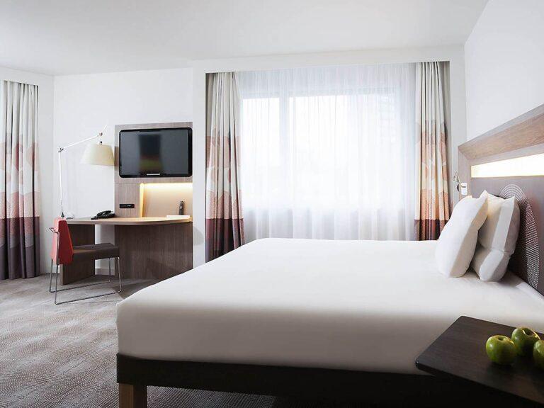 http://www.accorhotels.com/8215