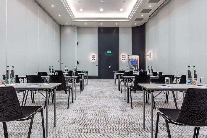 radisson-blu-basel-1lieu1salle-meeting.jpg