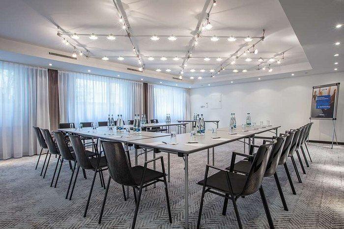radisson-blu-basel-1lieu1salle-meetings.jpg