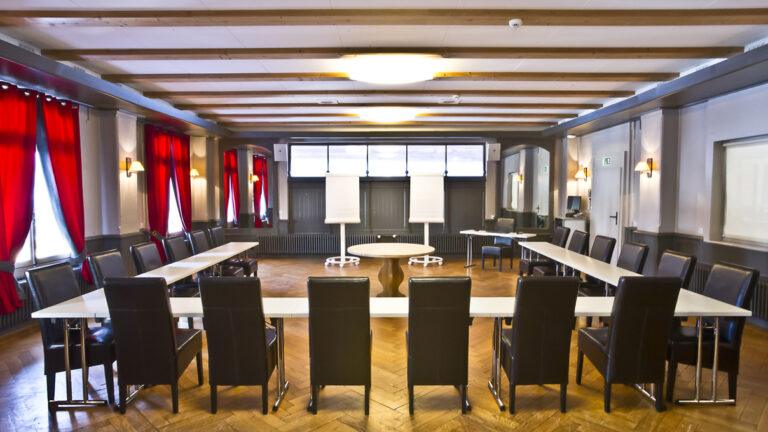 chateauform-chalets-champery-1lieu1salle-reunion.jpg