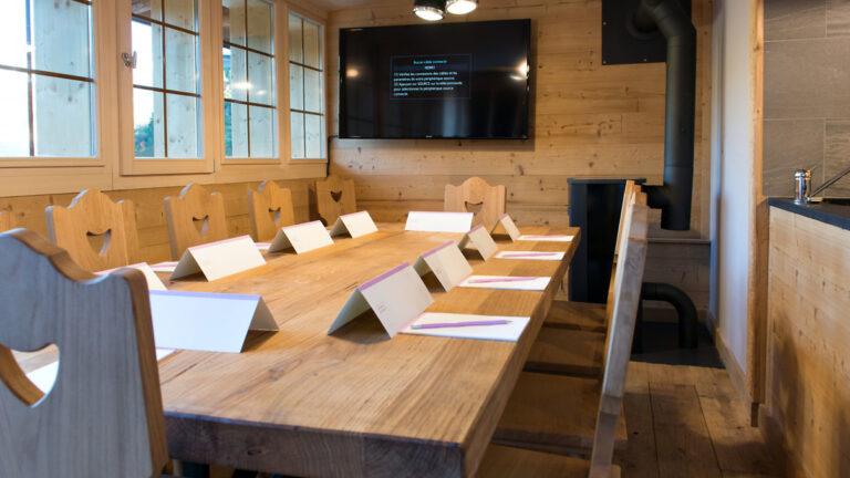 chateauform-chalets-champery-1lieu1salle-reunions.jpg
