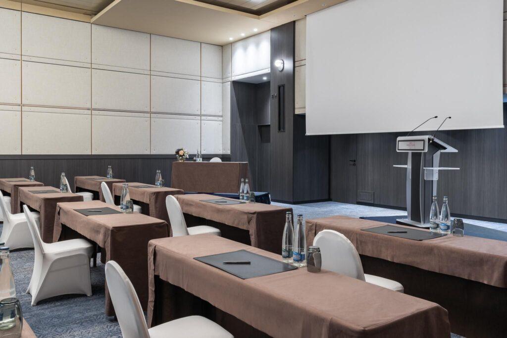 crowne-plaza-geneva-1lieu1salle-congres.jpg