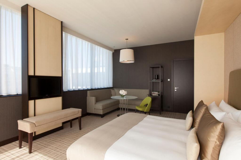 crowne-plaza-geneva-1lieu1salle-evenements-scaled-1.jpg