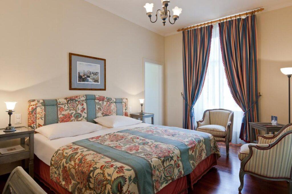 hotel-angleterre-residence-1lieu1salle-meeting.jpg