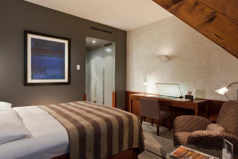 hotel-angleterre-residence-1lieu1salle-reunion.jpg