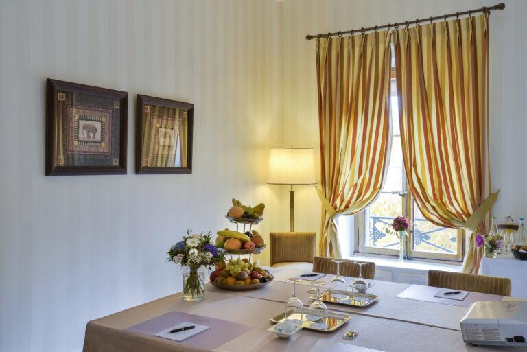 hotel-trois-couronnes-vevey-1lieu1salle-evenements-scaled-1.jpg