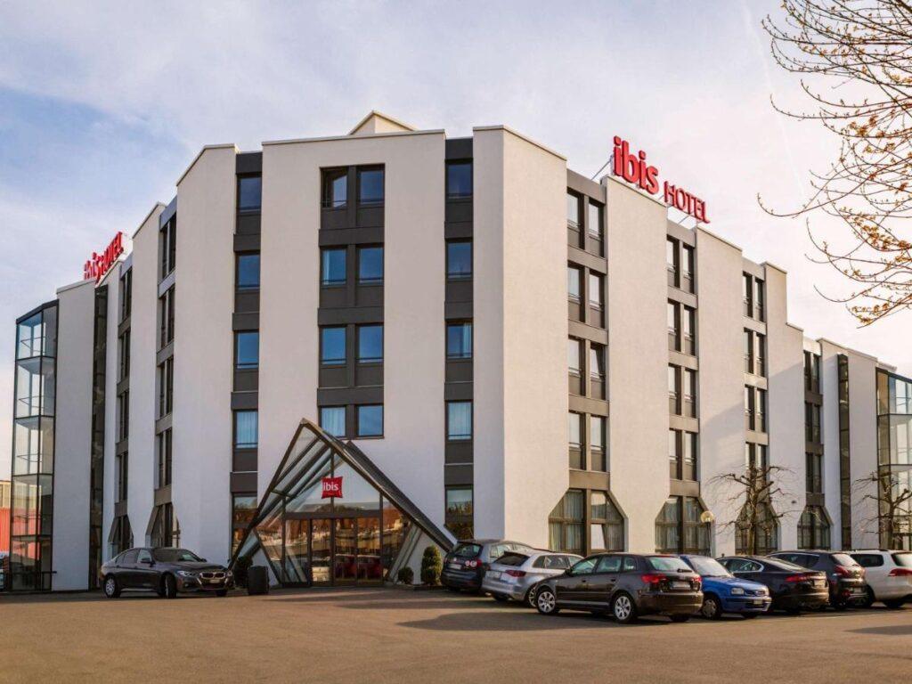 ibis-lausanne-crissier-1lieu1salle-event.jpg