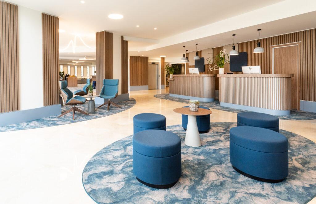 Radisson-Nice-Airport_Lobby_Photos-by-White-Kitchen_300dpi_006-scaled-1.jpg