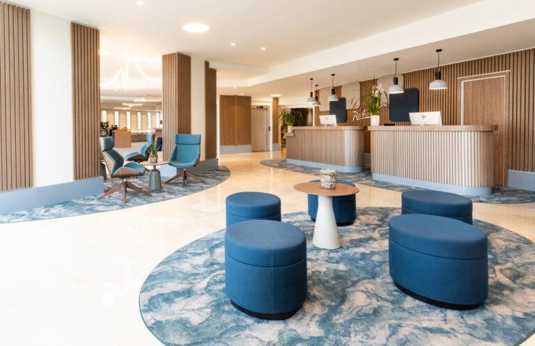 Radisson-Nice-Airport_Lobby_Photos-by-White-Kitchen_300dpi_006-scaled-1.jpg