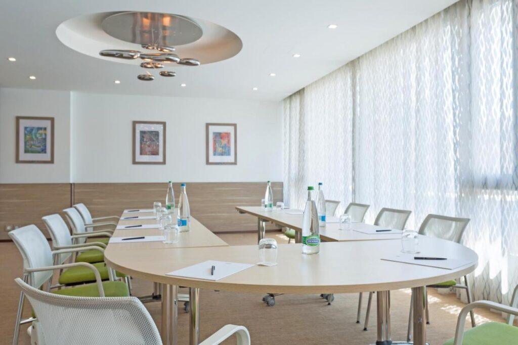 hotel-continental-lausanne-1lieu1salle-reunions.jpg