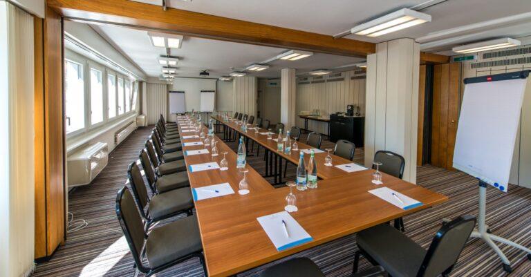 eurotel-montreux-1lieu1salle-meeting.jpg