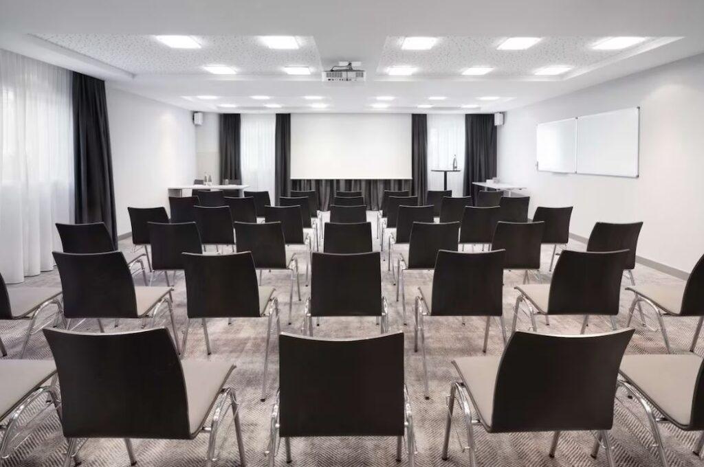radisson-hotel-zurich-airport-1lieu1salle-meeting.jpg