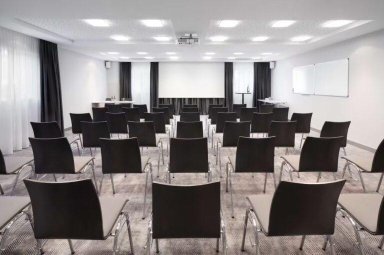 radisson-hotel-zurich-airport-1lieu1salle-meeting.jpg