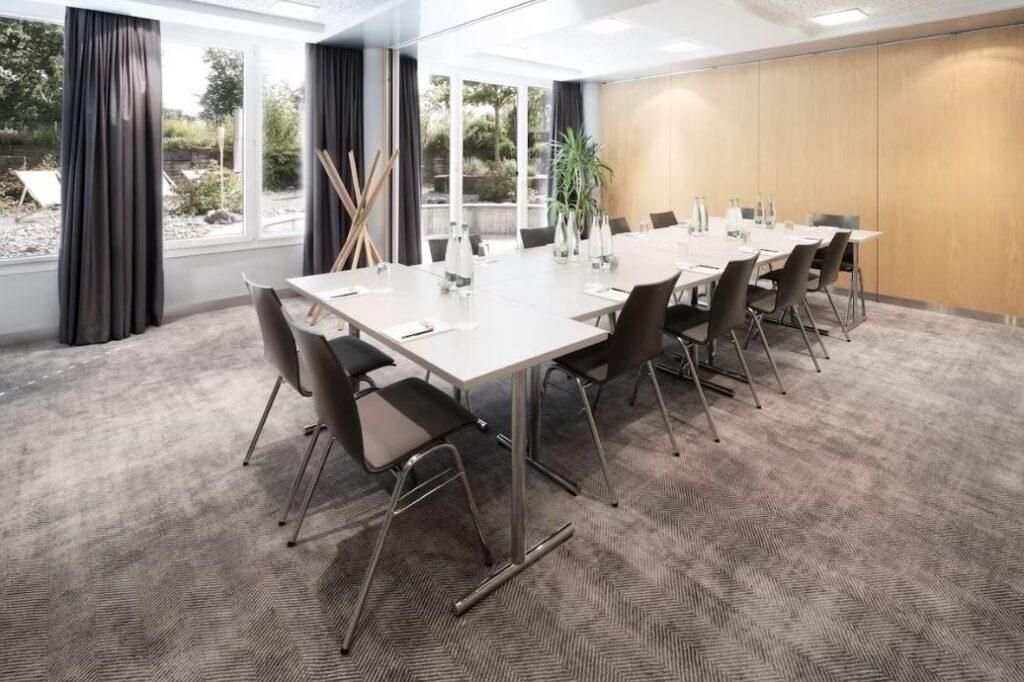 radisson-hotel-zurich-airport-1lieu1salle-meetings.jpg