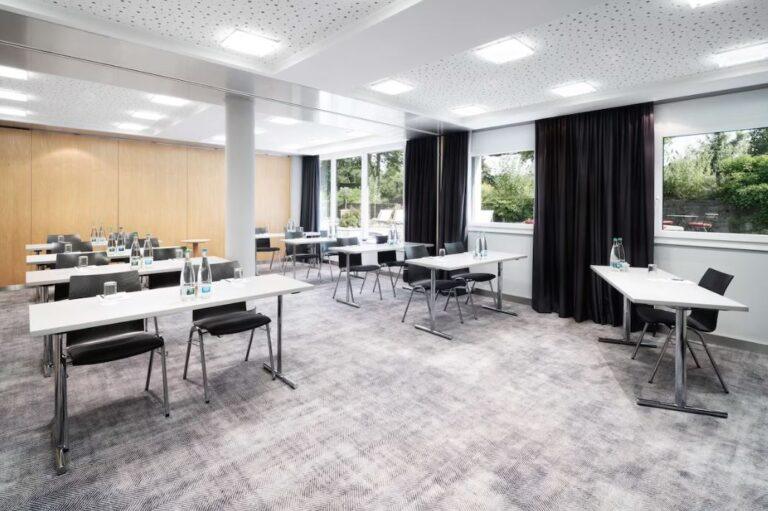 radisson-hotel-zurich-airport-1lieu1salle-seminaires.jpg