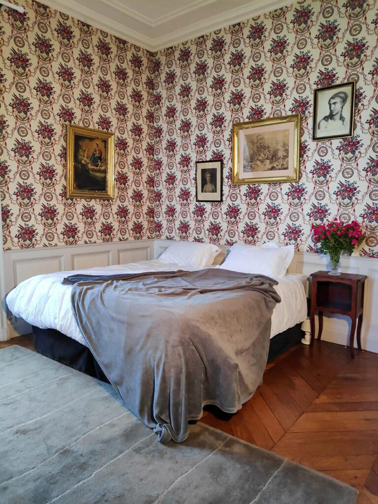 Chambre-2-fenetres-scaled-1.jpg