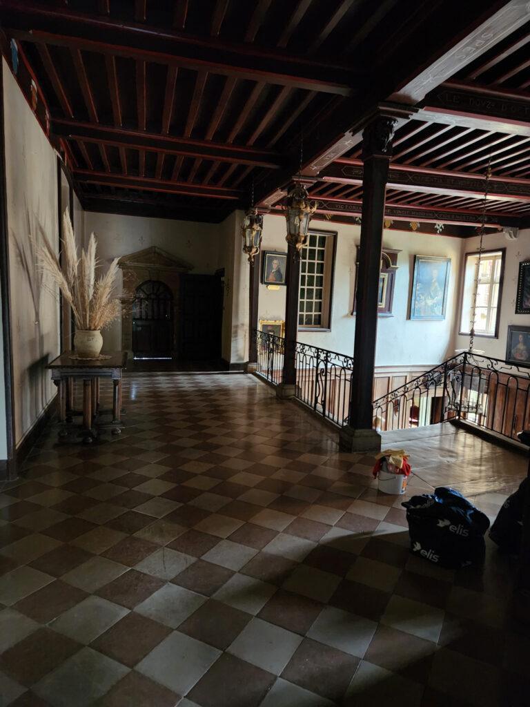 vestibule-scaled-1.jpg