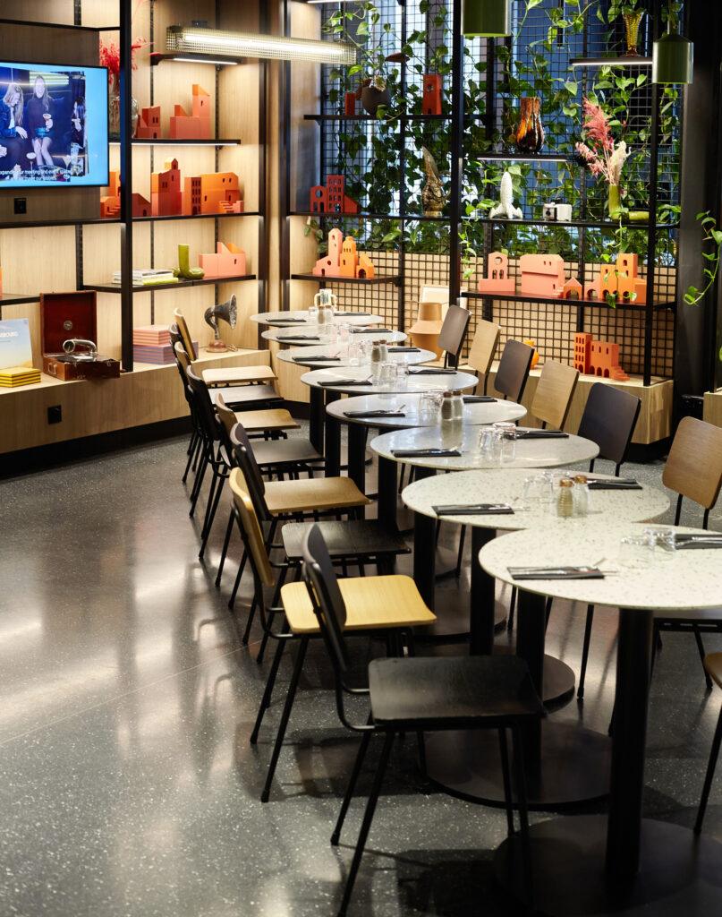 TheSocialHub_Toulouse_Detail_Interior_Restaurant_Tables_2023-scaled-1.jpg