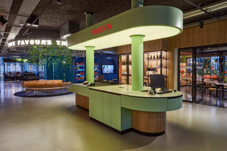 TheSocialHub_Toulouse_Interior_Lobby_CheckIn_2023_001-scaled-1.jpg