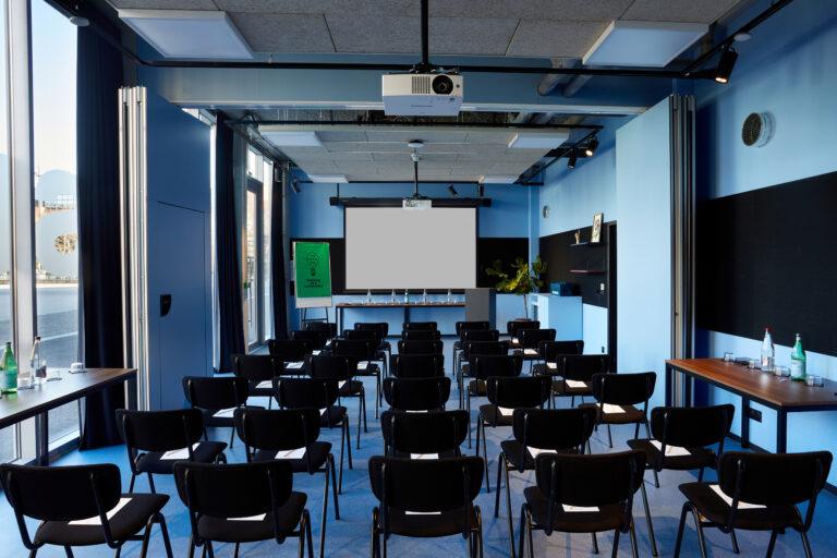 TheSocialHub_Toulouse_Interior_Meeting_Room12_Theatre_2023_004-scaled-1.jpg