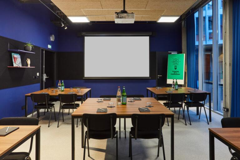TheSocialHub_Toulouse_Interior_Meeting_Room3_2023_002-scaled-1.jpg