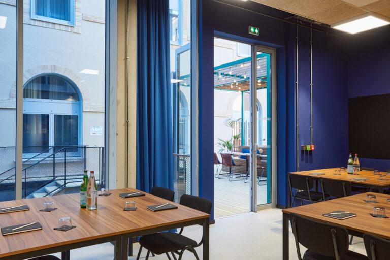 TheSocialHub_Toulouse_Interior_Meeting_Room3_Terrace_2023_003-scaled-1.jpg