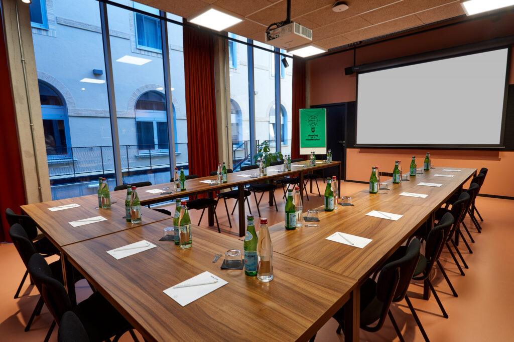 TheSocialHub_Toulouse_Interior_Meeting_Room4_2023_001-scaled-1.jpg