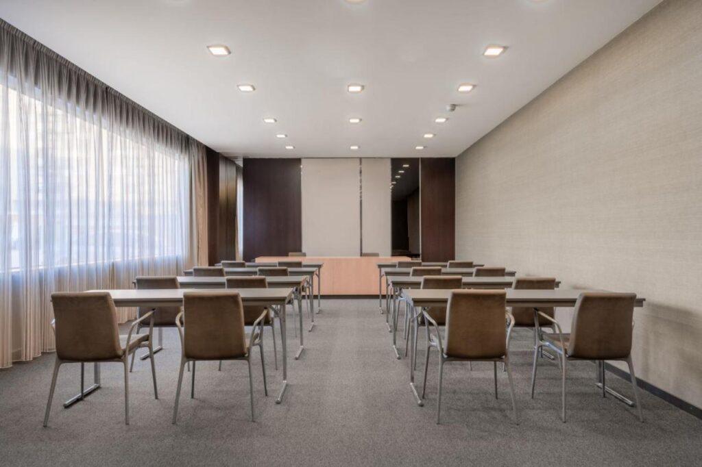 ac-elda-1lieu1salle-meetings.jpg
