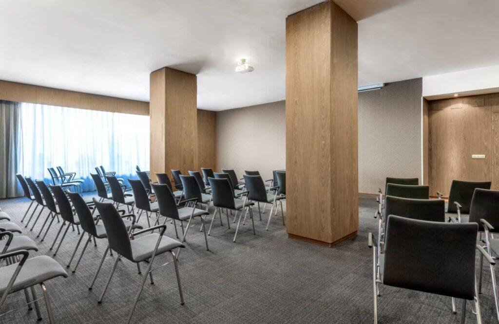 ac-hotel-general-alava-1lieu1salle-conference.jpg