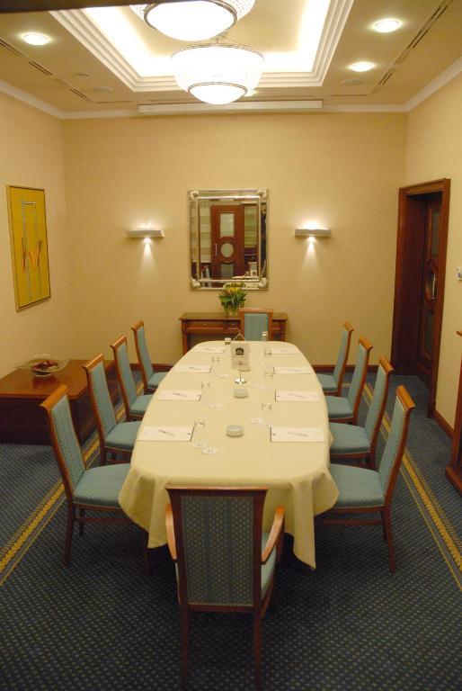 best-western-premier-astoria-1lieu1salle-meeting.jpg