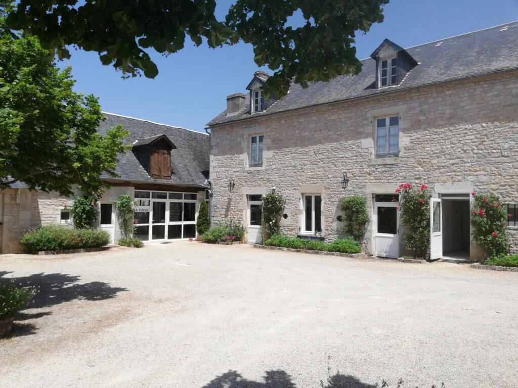 Entree-de-la-ferme-scaled-1.jpg