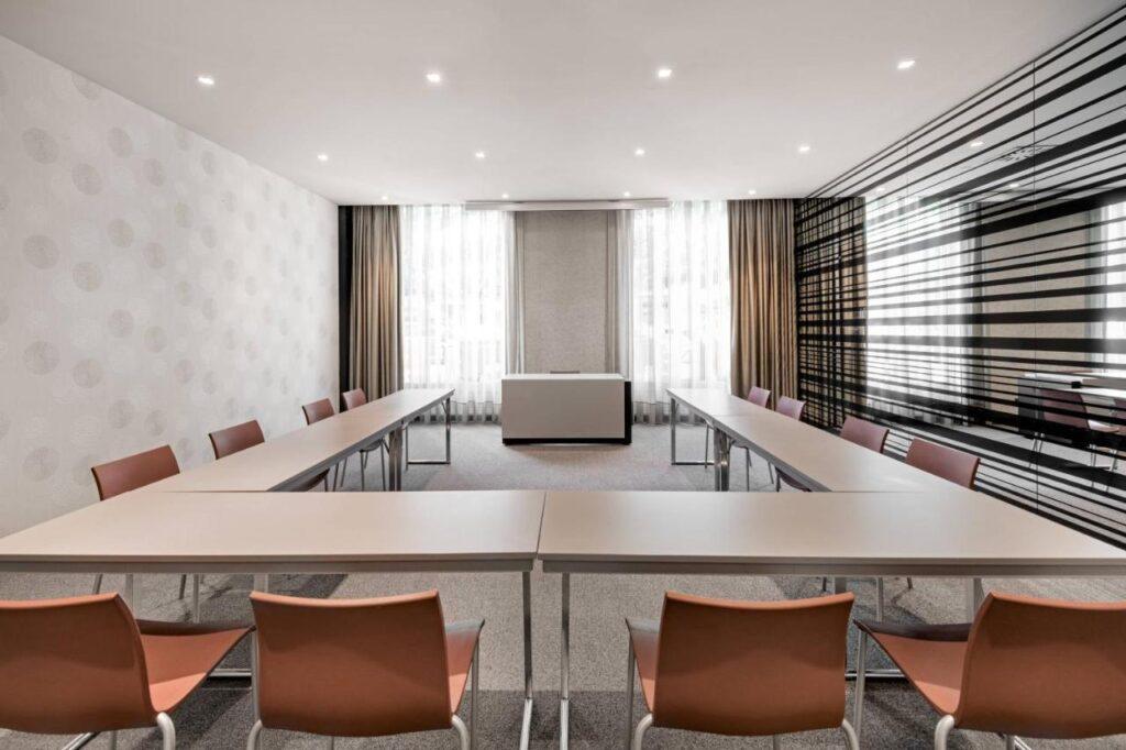 ac-hotel-burgos-1lieu1salle-meetings.jpg