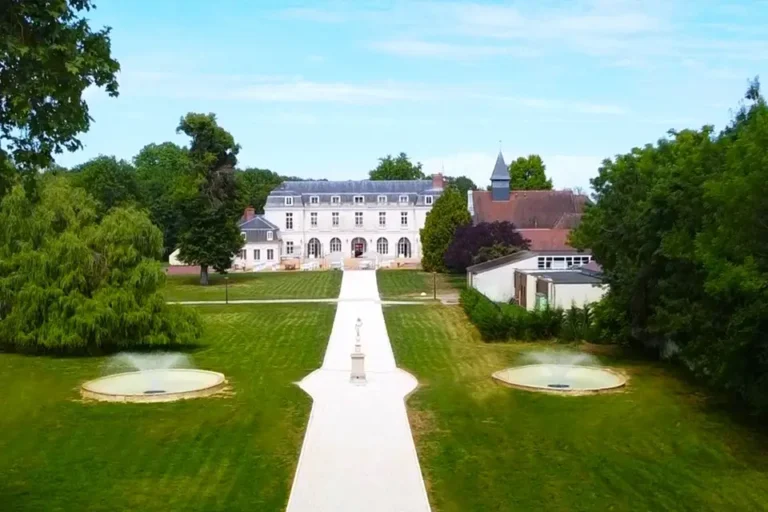 chateau-avec-fontaines-2_3_263975-166982552081184.webp