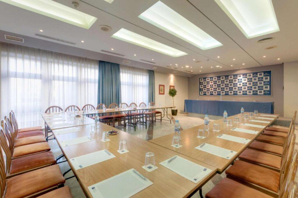 hotel-puertollano-1lieu1salle-meeting.jpg