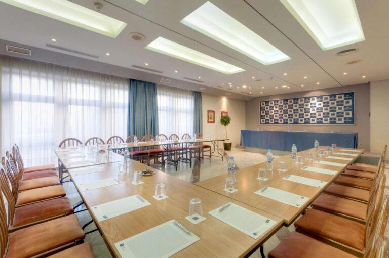 hotel-puertollano-1lieu1salle-meeting.jpg