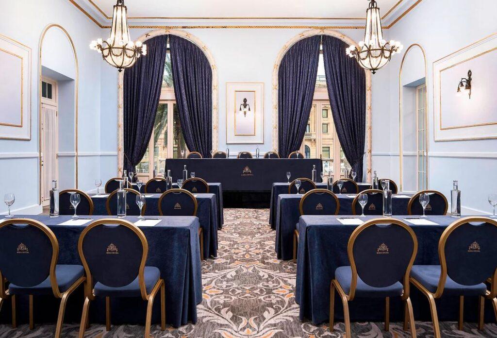 maria-cristina-1lieu1salle-meetings.jpg