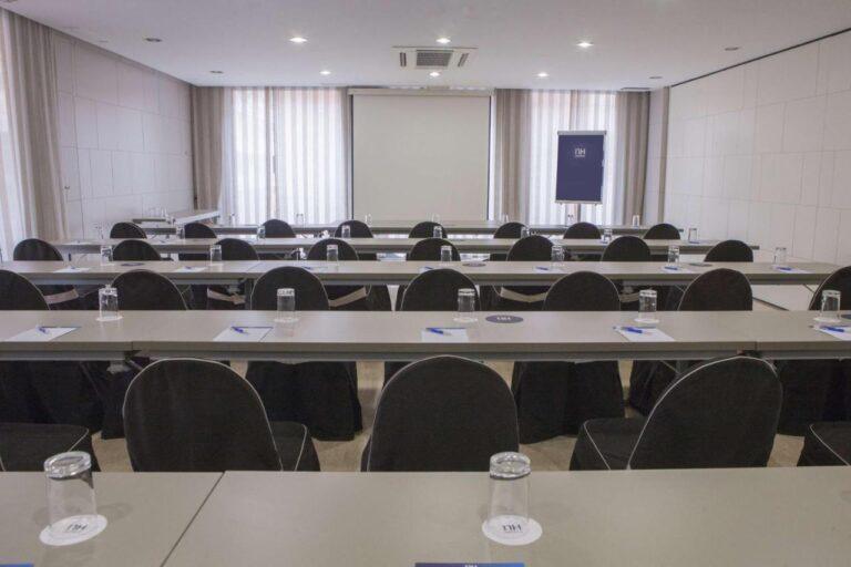 nh-castellon-mindoro-1lieu1salle-conference.jpg