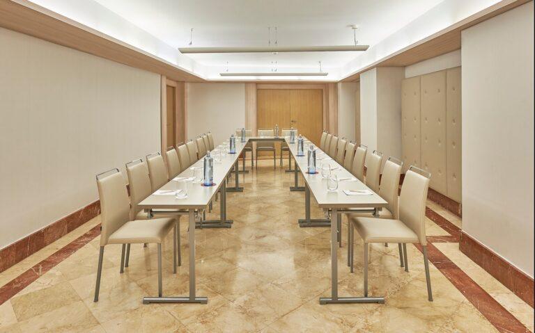 nh-collection-caceres-oquendo-1lieu1salle-conferences.jpg