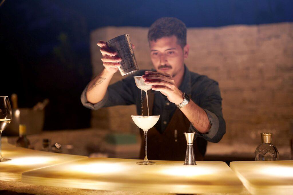 Bar-Tender-Bar-Rose.jpg