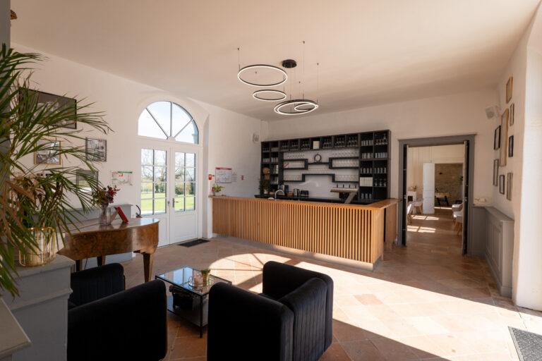 Hall-daccueil-scaled-1.jpg
