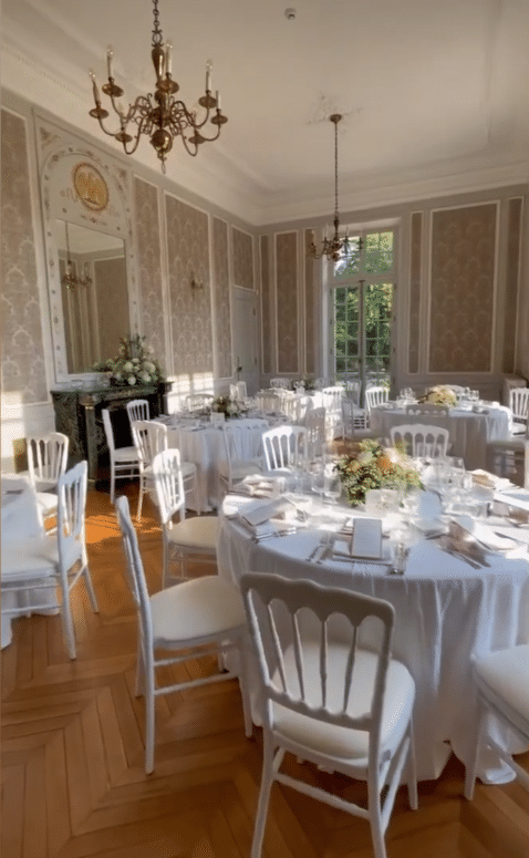 Salle-de-reception-beige-1.png