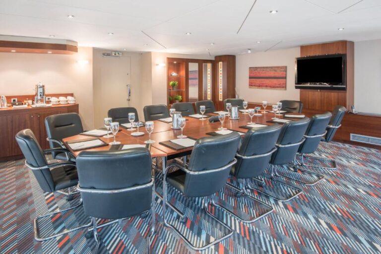 crowne-plaza-athenes-1lieu1salle-meeting.jpg
