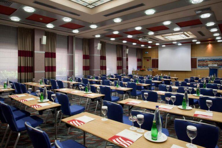 crowne-plaza-athenes-1lieu1salle-reunion.jpg