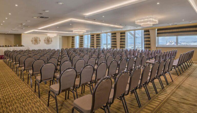 divani-caravel-1lieu1salle-events.jpg