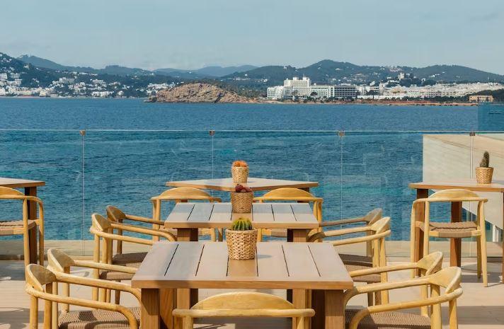 me-ibiza-1lieu1salle-meeting.jpg