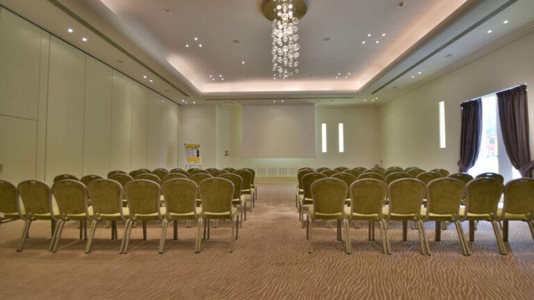 plaza-resort-1lieu1salle-seminaire.jpg