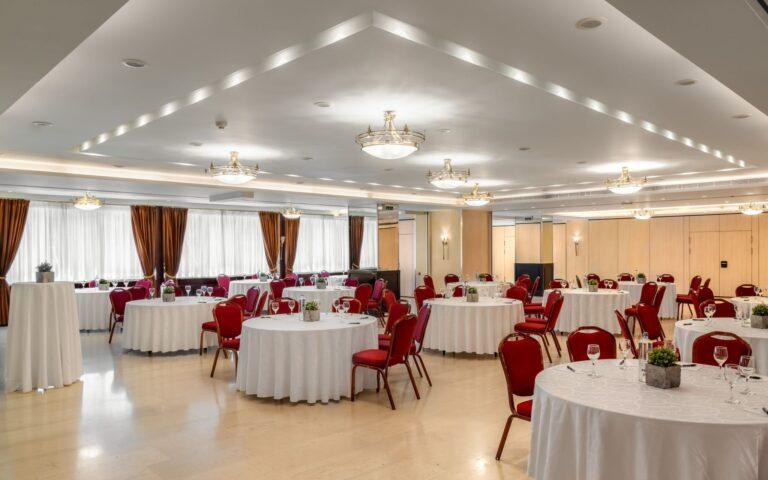 titania-hotel-1lieu1salle-reunions.jpg