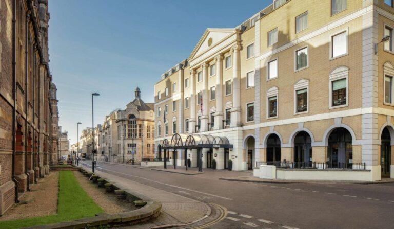 Hilton-DoubleTree-by-Hilton-Cambridge-City-Centre-1lieu1salle.jpg