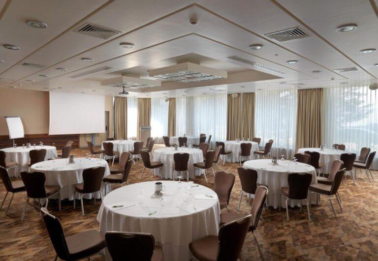 holiday-inn-attica-1lieu1salle-conference.jpg